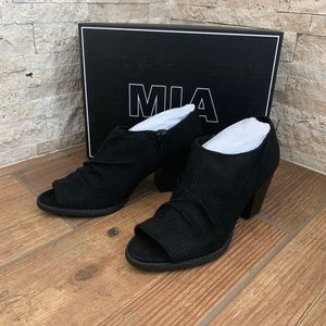 🖤Mia Portia Perforated Peep Toe🖤